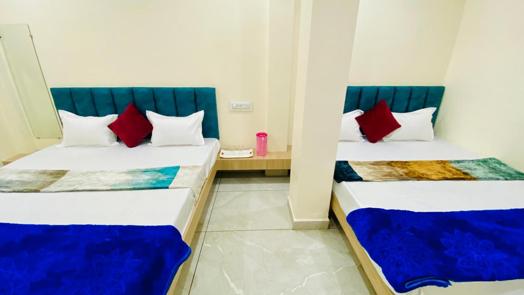 Hotel Raghavan In Front Of Railway Station Platform No 8 Ujjain Eksteriør billede