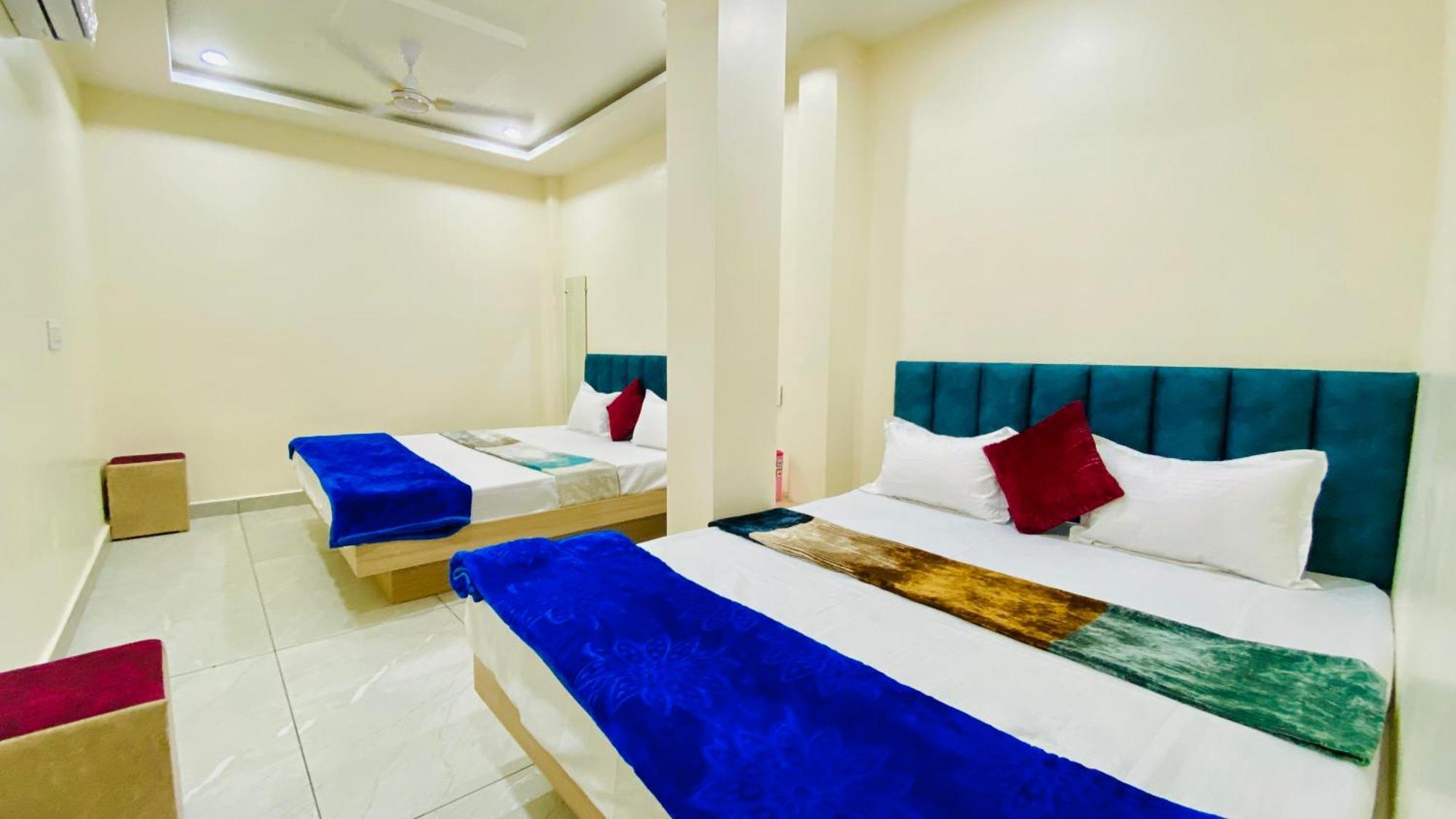 Hotel Raghavan In Front Of Railway Station Platform No 8 Ujjain Eksteriør billede