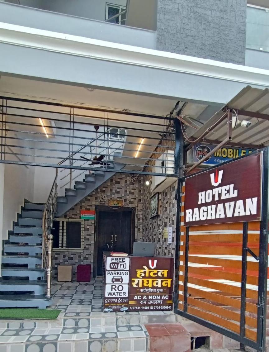 Hotel Raghavan In Front Of Railway Station Platform No 8 Ujjain Eksteriør billede